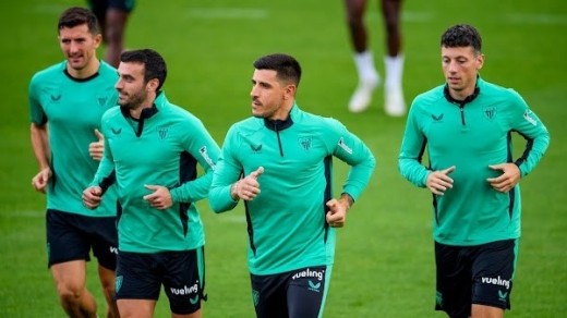 Entrenamiento del Athletic Club: Nico Williams, Yuri Berchiche y Julen Agirrezabala