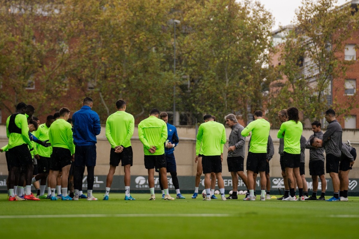 El Real Betis se ejercita con nueve bajas