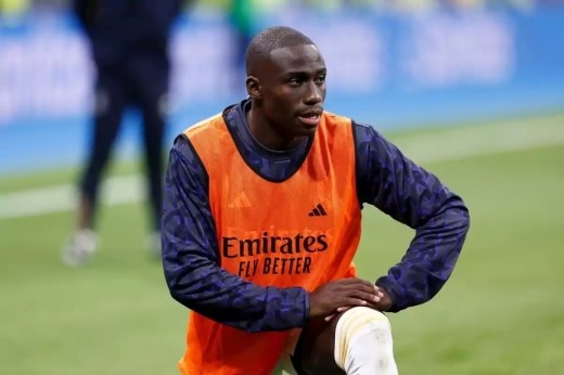 Ancelotti prueba a Ferland Mendy como centrocampista