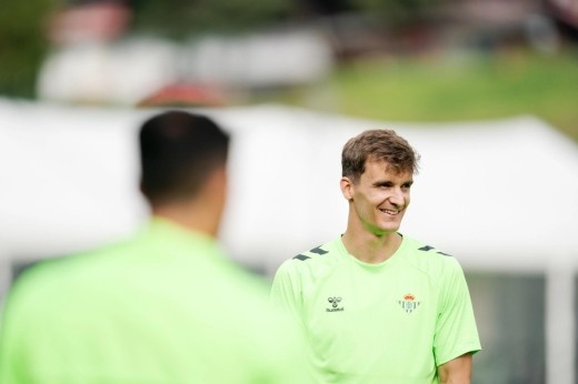 Updates on Real Betis regarding Diego Llorente, Cardoso, and Bellerín