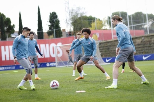 Simeone ensaya con dos onces en la sesión de hoy