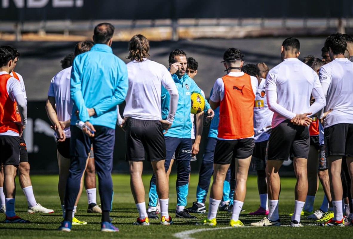 Baraja ensaya con algunas sorpresas en el once para visitar al Espanyol