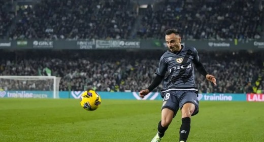 Álvaro García cae lesionado ante el Real Betis