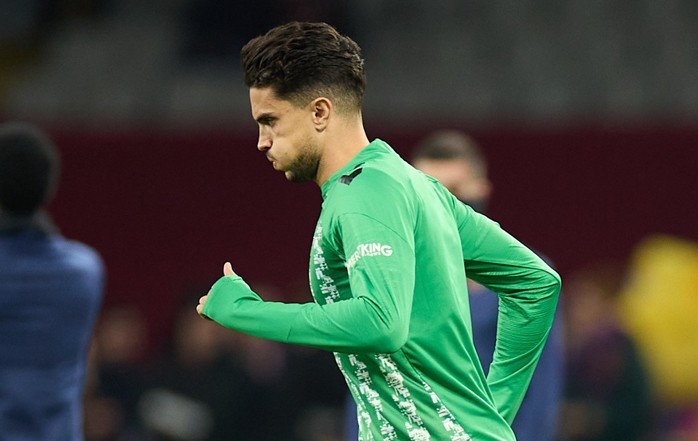 Bartra se cae del once por unas molestias en el calentamiento