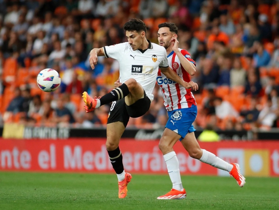 El Valencia responde a una oferta del Oporto por André Almeida