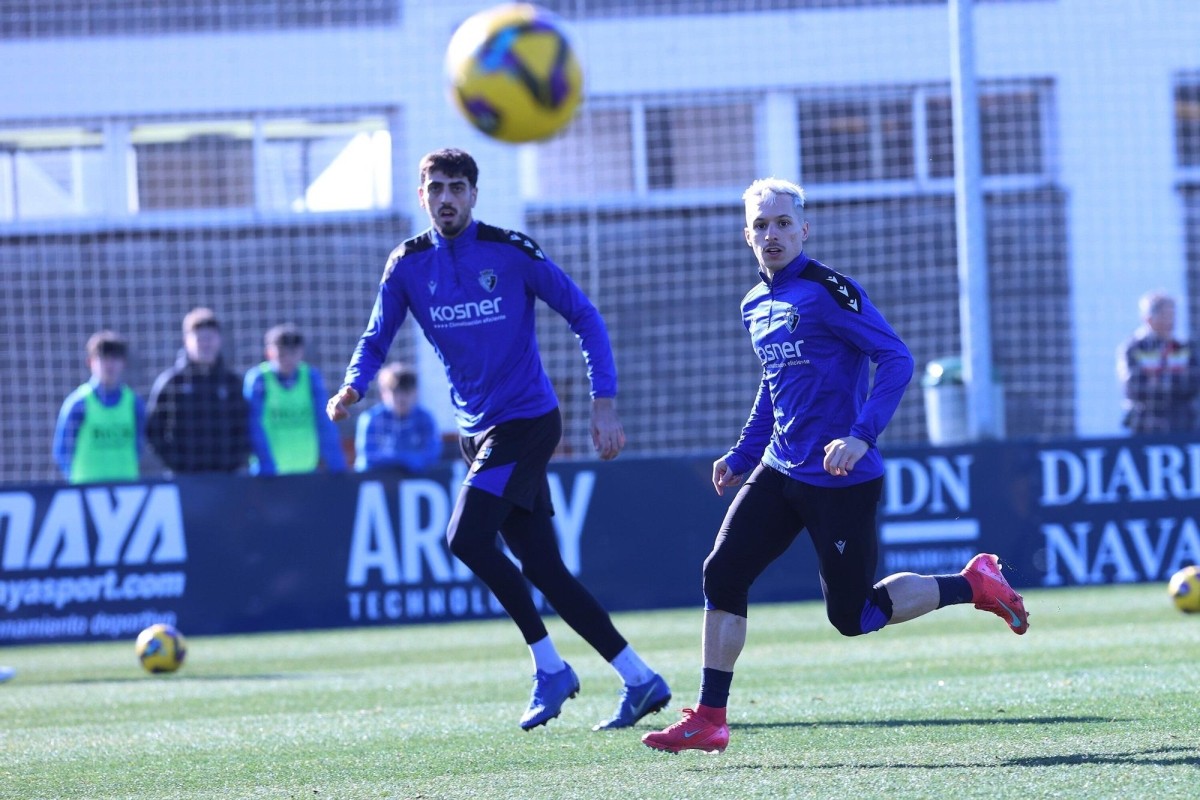 Ante Budimir no completa el entrenamiento de este miércoles