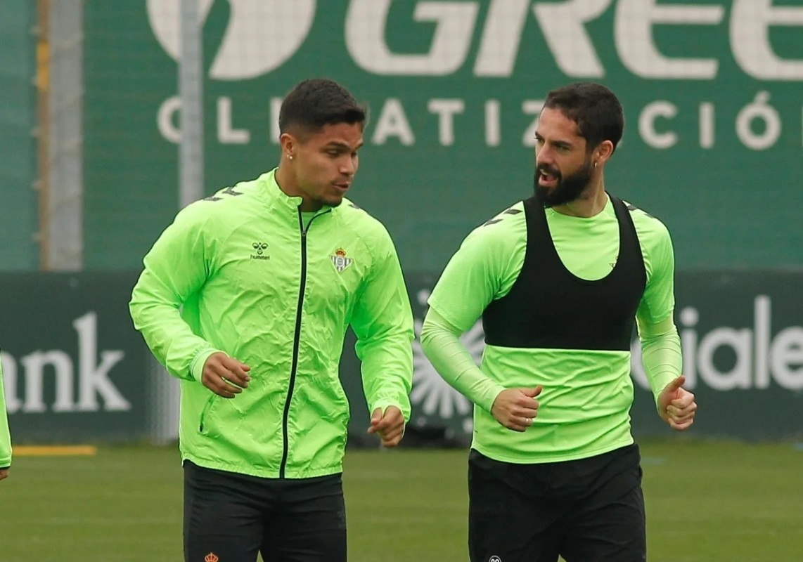 Novedades con las lesiones de Cardoso, Lo Celso y Marc Roca y baja importante en el entrenamiento de este miércoles